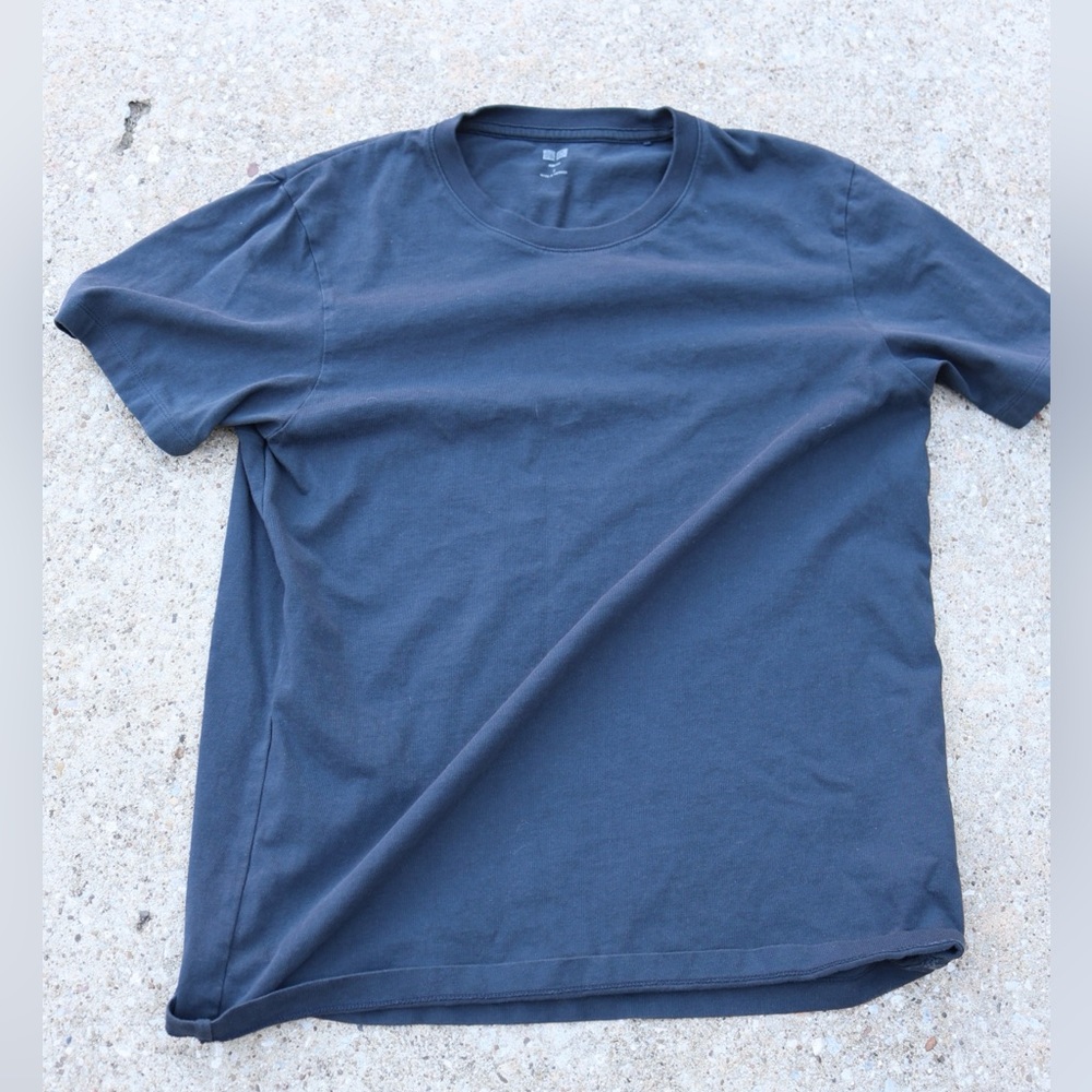 2 Uniqlo Supima Cotton Tees Bundle Navy & Black